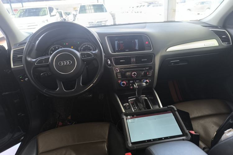 Used Audi Q5 2016 40 TFSI Technology Edition Center Console