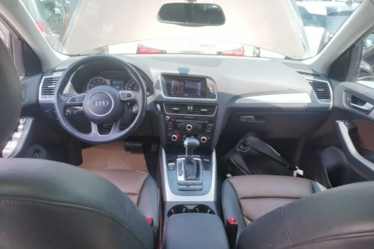 Used Audi Q5 2016 40 TFSI Technology Edition Center Console