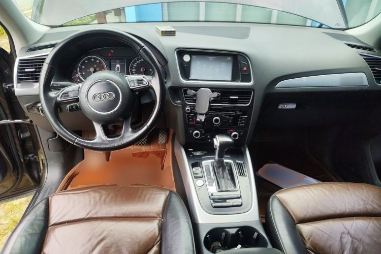 Used Audi Q5 2016 40 TFSI Technology Edition Center Console