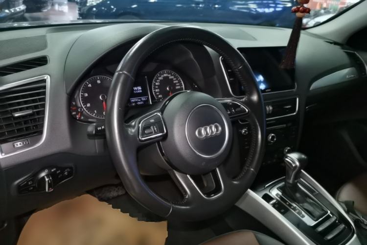 Used Audi Q5 2016 40 TFSI Technology Edition Center Console