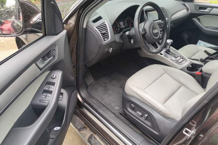Used Audi Q5 2016 40 TFSI Trendy Edition Driver Seat