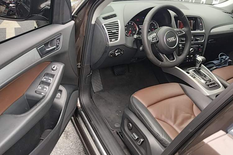 Used Audi Q5 2016 40 TFSI Technology Edition Driver Seat