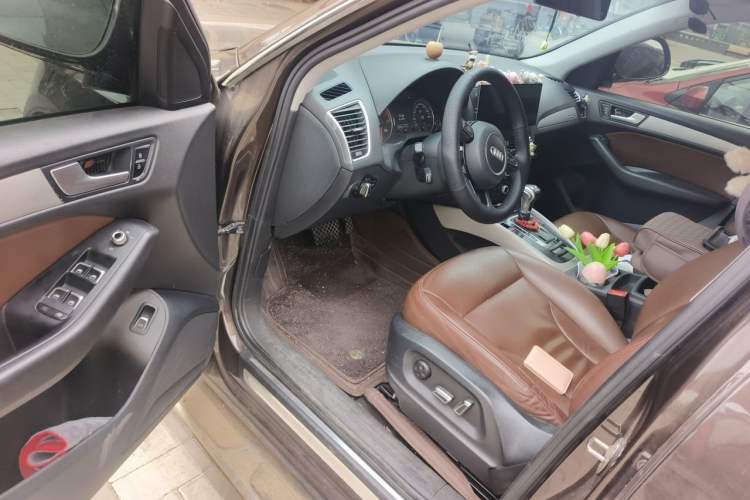 Used Audi Q5 2016 40 TFSI Trendy Edition Driver Seat