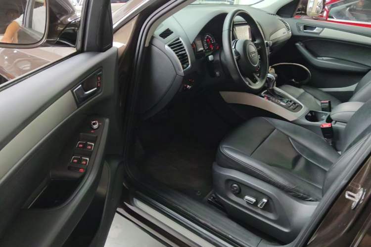 Used Audi Q5 2016 40 TFSI Trendy Edition Driver Seat