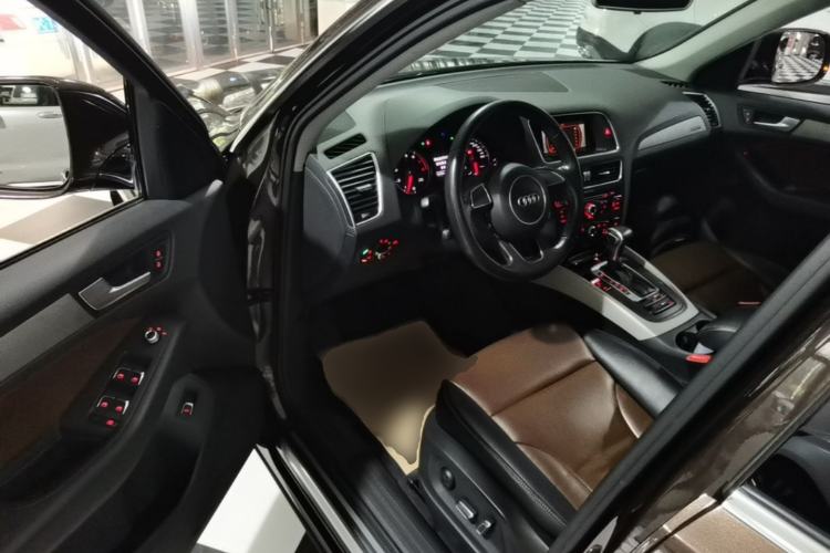 Used Audi Q5 2016 40 TFSI Trendy Edition Driver Seat