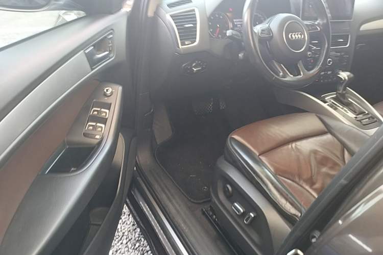 Used Audi Q5 2016 40 TFSI Technology Edition Driver Seat