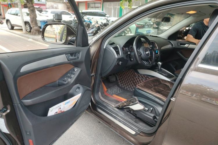 Used Audi Q5 2016 40 TFSI Trendy Edition Driver Seat
