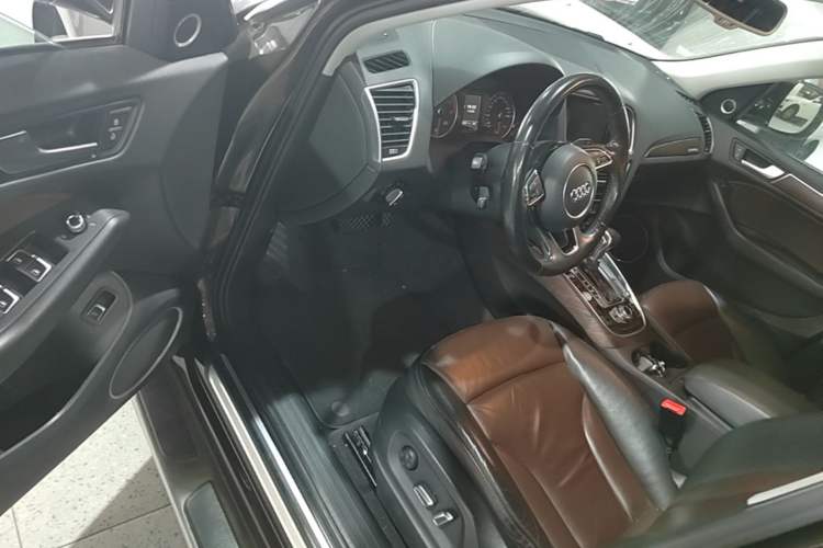 Used Audi Q5 2016 40 TFSI Comfort Model Driver Seat