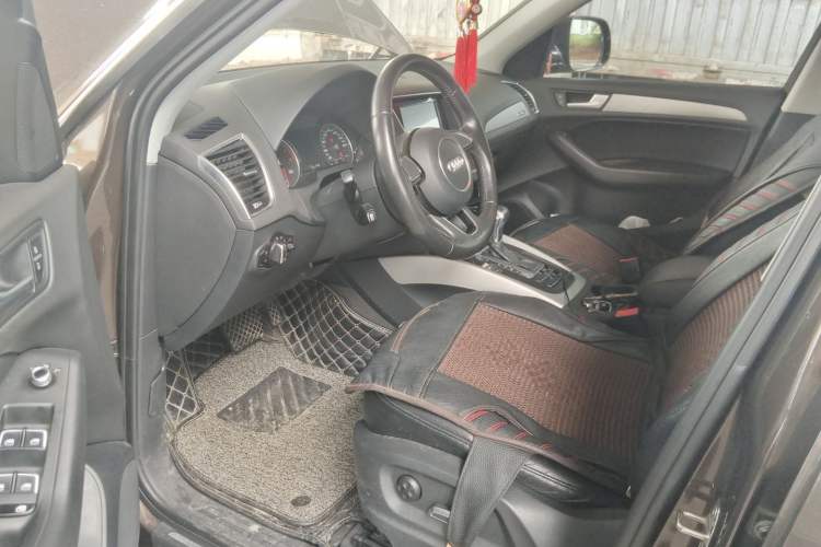 Used Audi Q5 2016 40 TFSI Trendy Edition Driver Seat