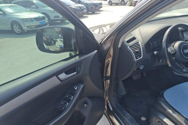 Used Audi Q5 2016 40 TFSI Trendy Edition Driver Seat