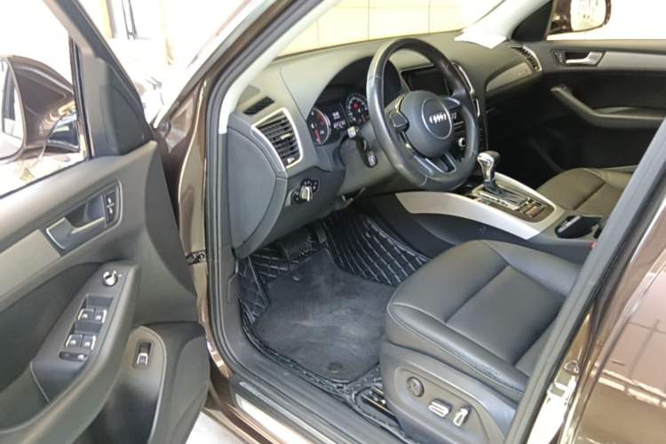 Used Audi Q5 2016 40 TFSI Trendy Edition Driver Seat