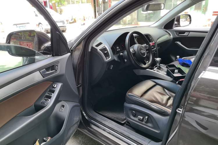 Used Audi Q5 2016 40 TFSI Technology Edition Driver Seat