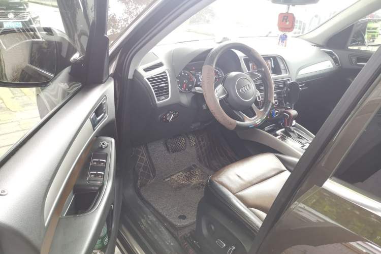 Used Audi Q5 2016 40 TFSI Trendy Edition Driver Seat