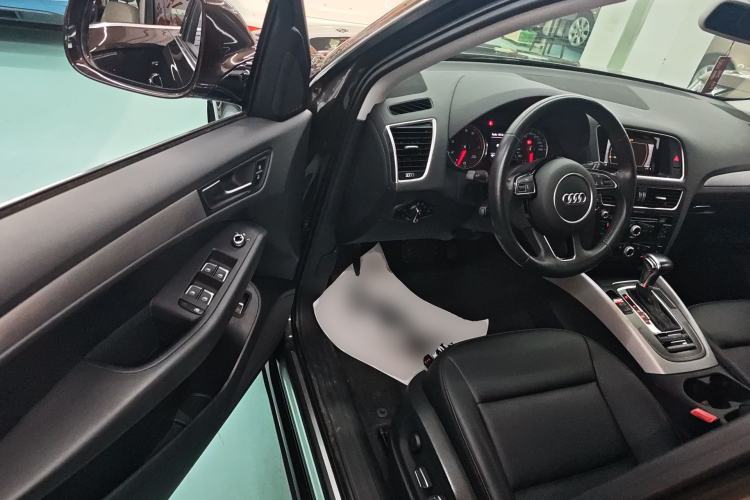 Used Audi Q5 2016 40 TFSI Trendy Edition Driver Seat