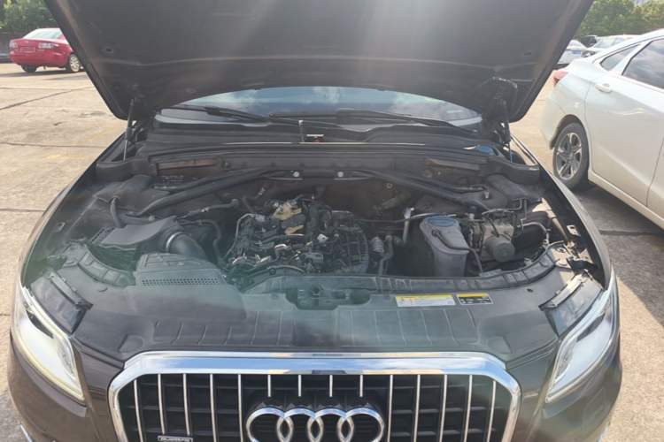 Used Audi Q5 2016 40 TFSI Technology Edition Engine Bay