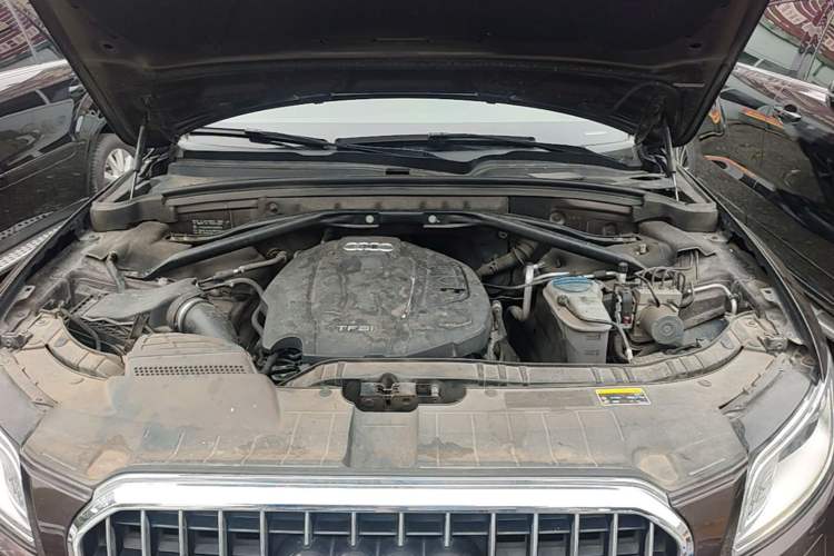 Used Audi Q5 2016 40 TFSI Trendy Edition Engine Bay