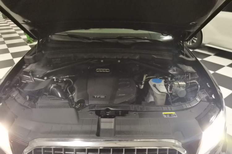 Used Audi Q5 2016 40 TFSI Trendy Edition Engine Bay