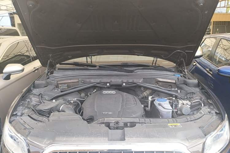 Used Audi Q5 2016 40 TFSI Technology Edition Engine Bay