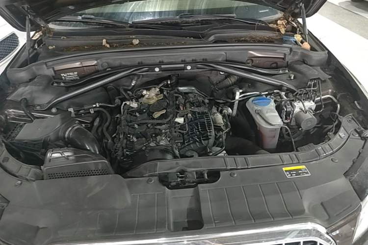 Used Audi Q5 2016 40 TFSI Comfort Model Engine Bay