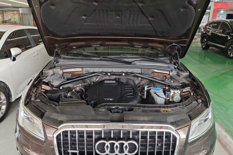 Used Audi Q5 2016 40 TFSI Comfort Model Engine Bay