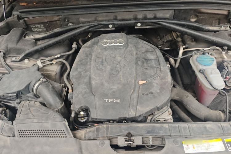Used Audi Q5 2016 40 TFSI Comfort Model Engine Bay