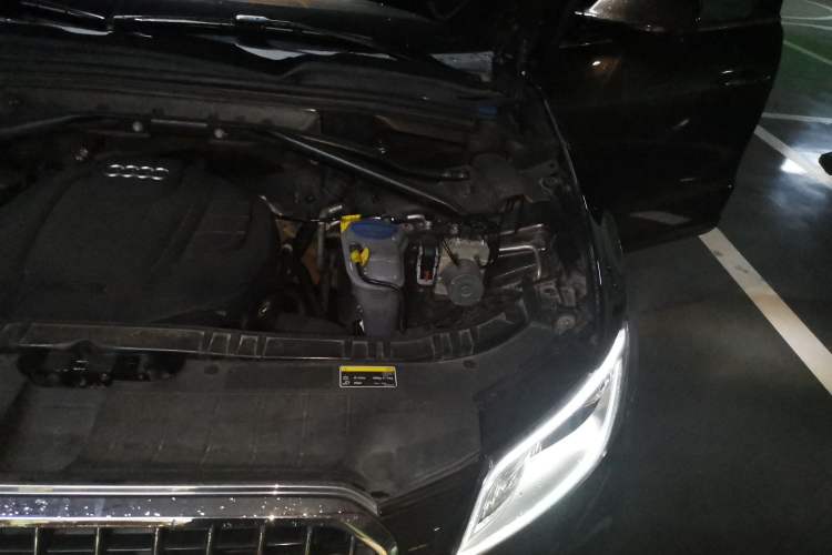 Used Audi Q5 2016 40 TFSI Comfort Model Engine Bay Left