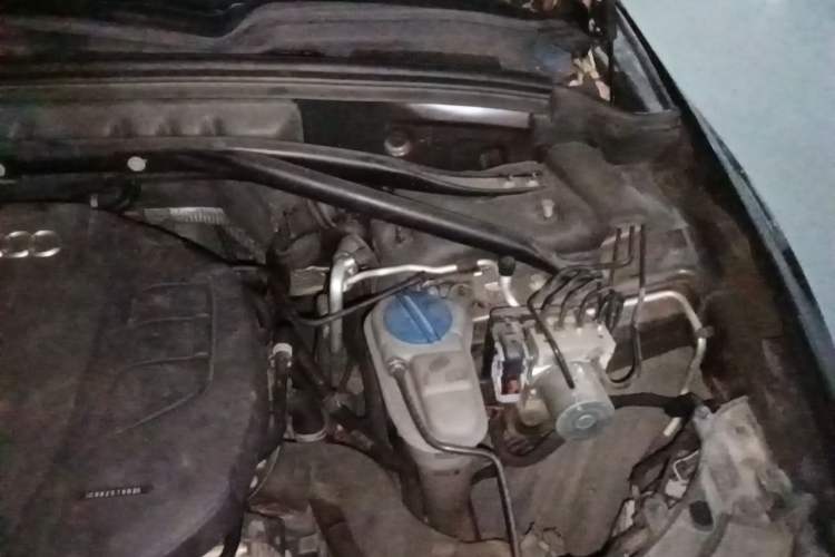 Used Audi Q5 2016 40 TFSI Technology Edition Engine Bay Left