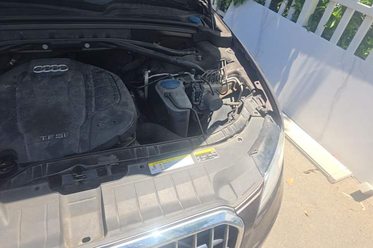 Used Audi Q5 2016 40 TFSI Technology Edition Engine Bay Left