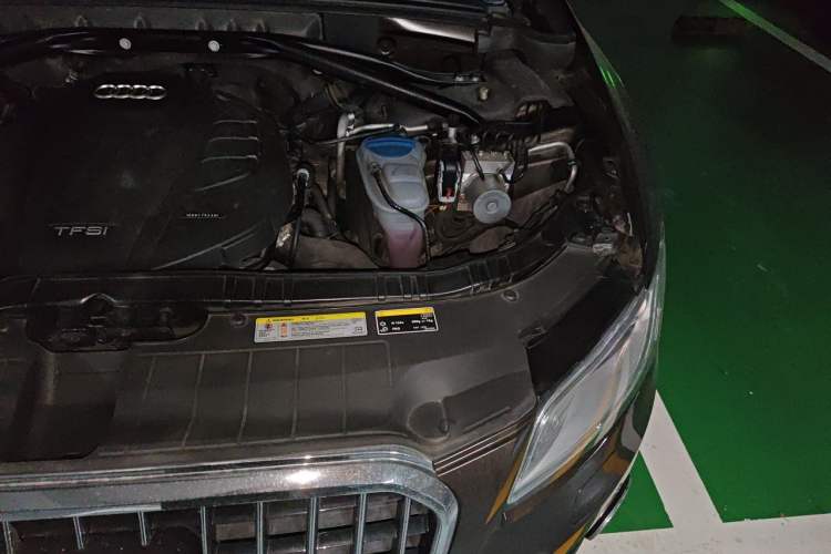 Used Audi Q5 2016 40 TFSI Comfort Model Engine Bay Left