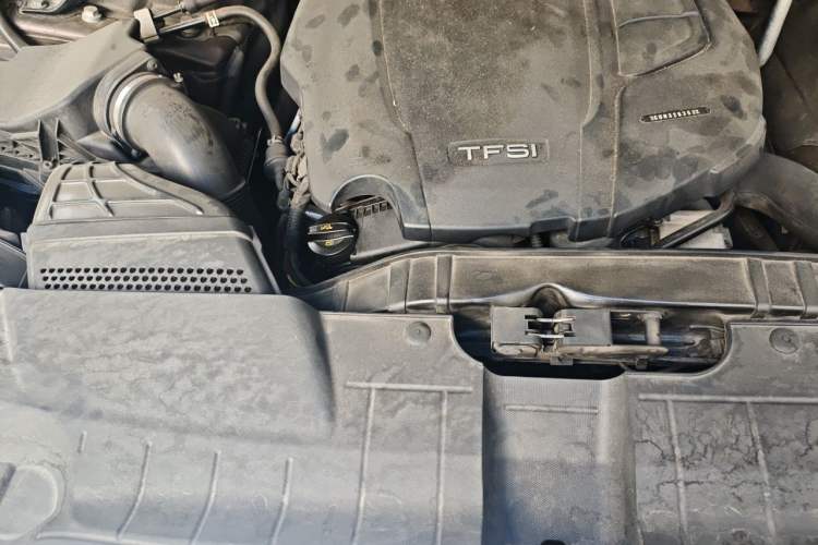 Used Audi Q5 2016 40 TFSI Comfort Model Engine Bay