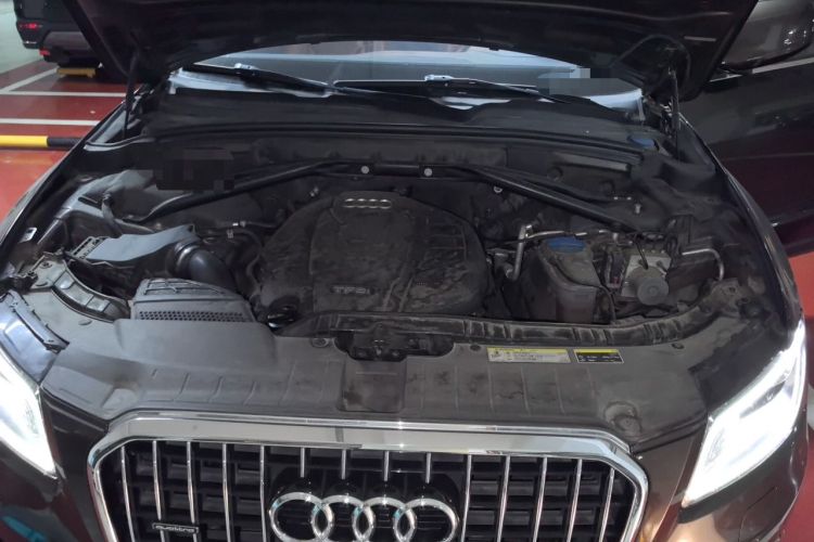 Used Audi Q5 2016 40 TFSI Technology Edition Engine Bay