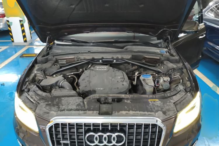 Used Audi Q5 2016 40 TFSI Technology Edition Engine Bay