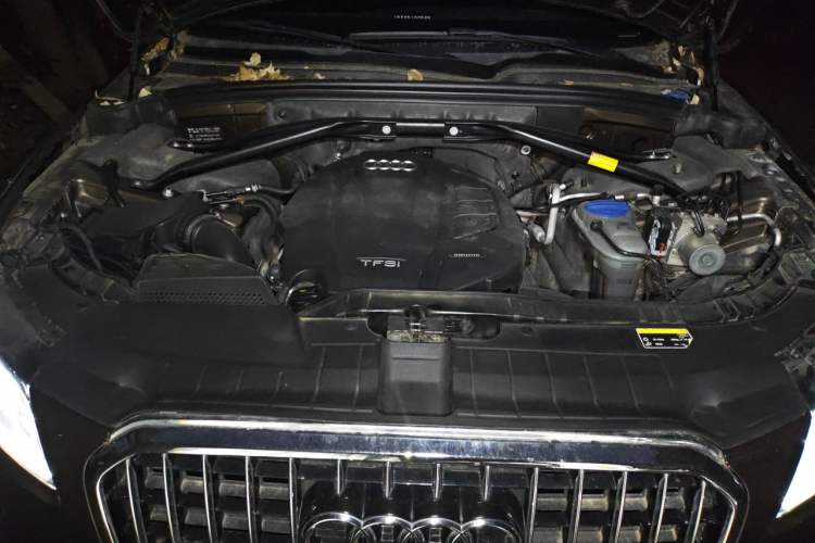 Used Audi Q5 2016 40 TFSI Technology Edition Engine Bay
