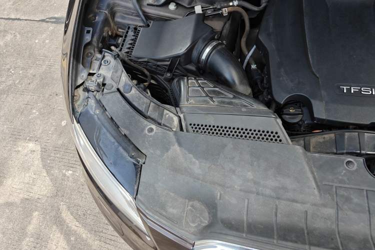 Used Audi Q5 2016 40 TFSI Comfort Model Engine Bay Right