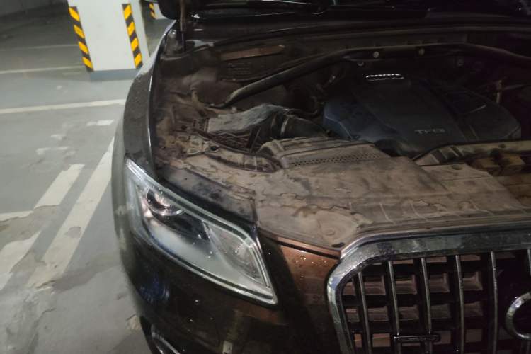 Used Audi Q5 2016 40 TFSI Comfort Model Engine Bay Right