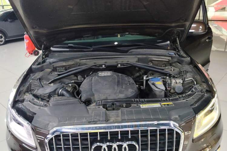 Used Audi Q5 2016 40 TFSI Technology Edition Engine Bay