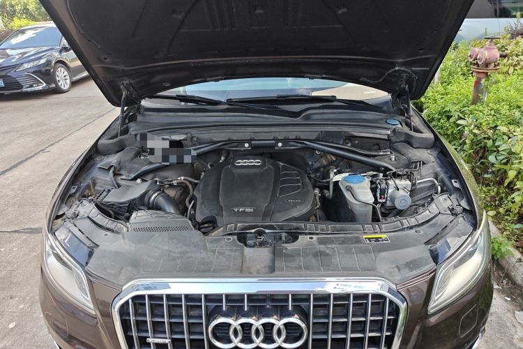 Used Audi Q5 2016 40 TFSI Comfort Model Engine Bay