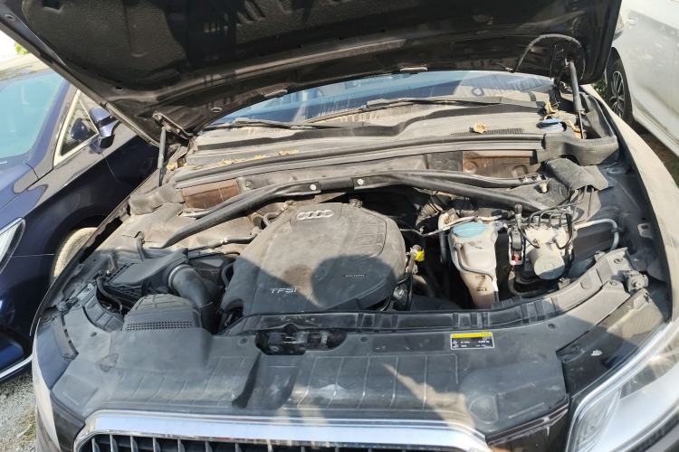 Used Audi Q5 2016 40 TFSI Technology Edition Engine Bay