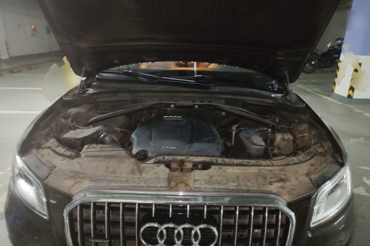 Used Audi Q5 2016 40 TFSI Comfort Model Engine Bay
