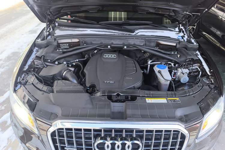 Used Audi Q5 2016 40 TFSI Technology Edition Engine Bay