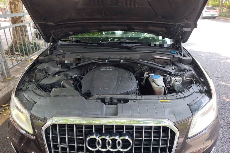Used Audi Q5 2016 40 TFSI Comfort Model Engine Bay