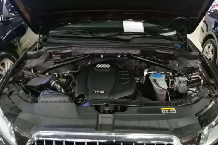 Used Audi Q5 2016 40 TFSI Technology Edition Engine Bay