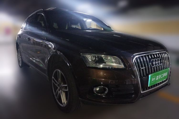 Used Audi Q5 2016 40 TFSI Comfort Model Front Right 45 Deg