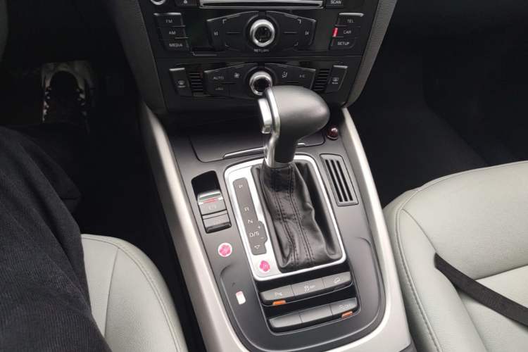Used Audi Q5 2016 40 TFSI Trendy Edition Gear Lever
