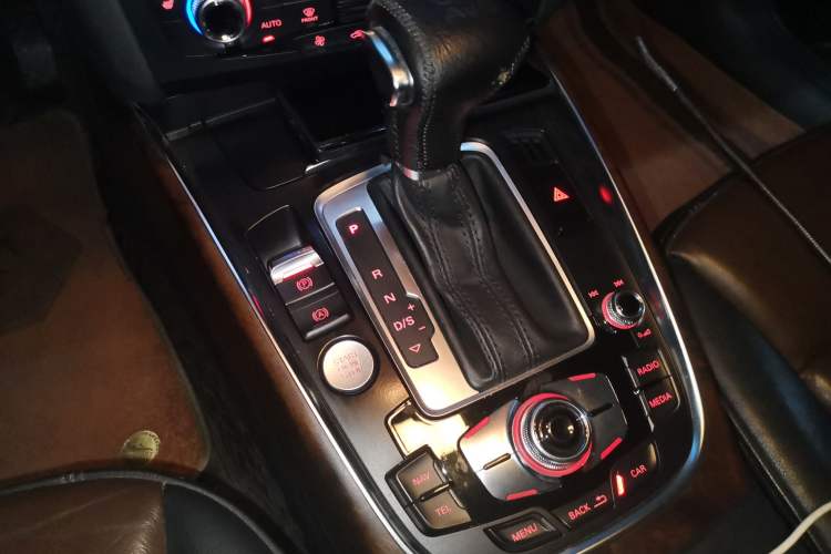 Used Audi Q5 2016 40 TFSI Comfort Model Gear Lever