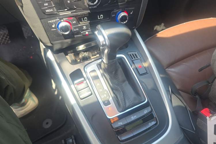 Used Audi Q5 2016 40 TFSI Technology Edition Gear Lever