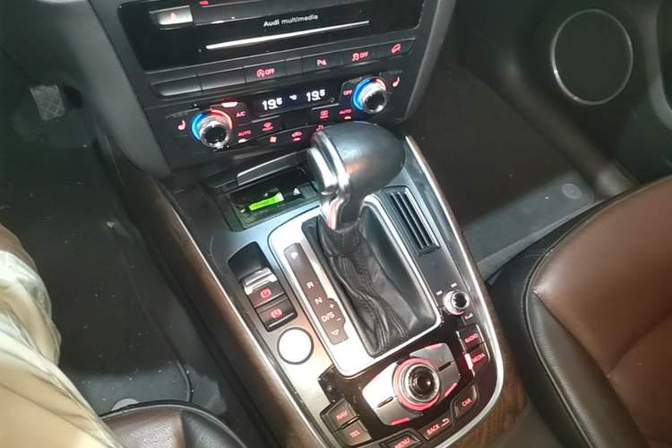 Used Audi Q5 2016 40 TFSI Comfort Model Gear Lever