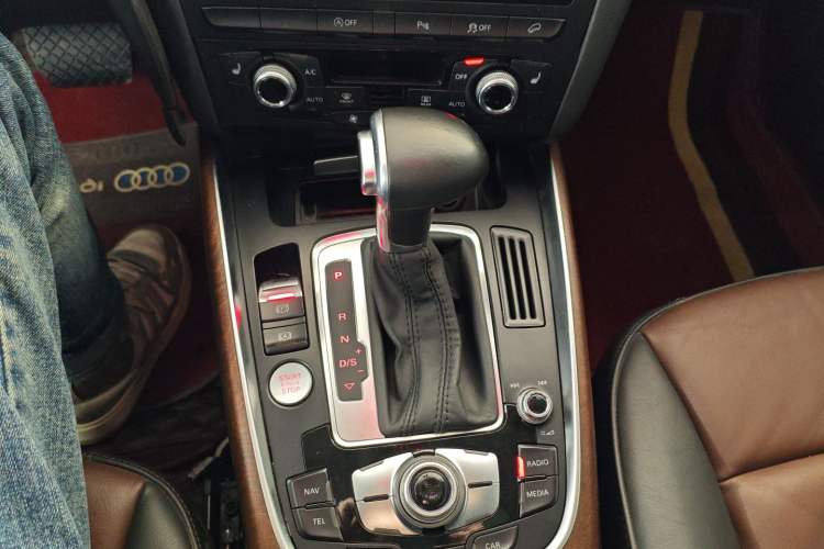 Used Audi Q5 2016 40 TFSI Comfort Model Gear Lever