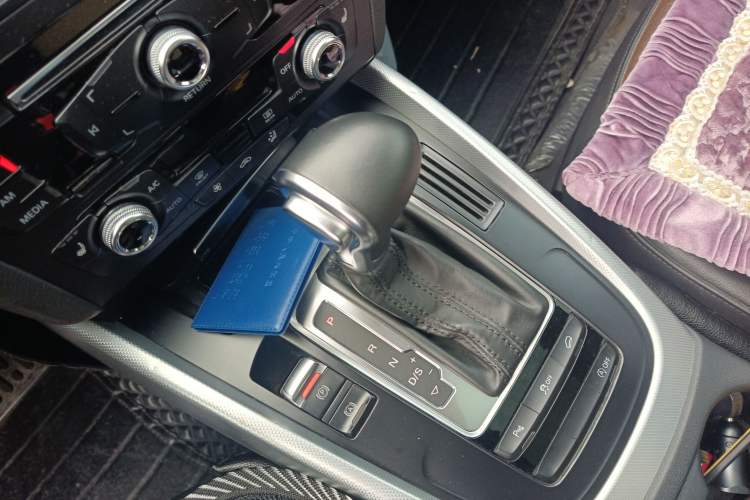 Used Audi Q5 2016 40 TFSI Technology Edition Gear Lever