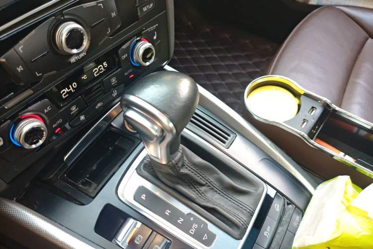 Used Audi Q5 2016 40 TFSI Comfort Model Gear Lever